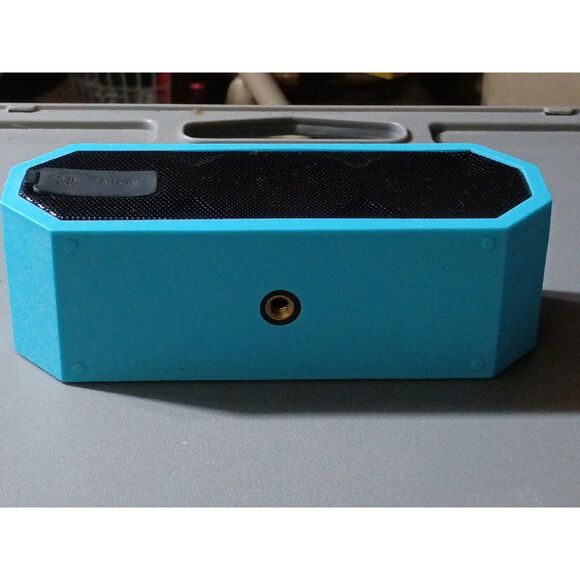 Altec Lansing The Jacket H2O TESTED Good Battery Life Portable Bluetooth Speaker - Picture 8 of 10
